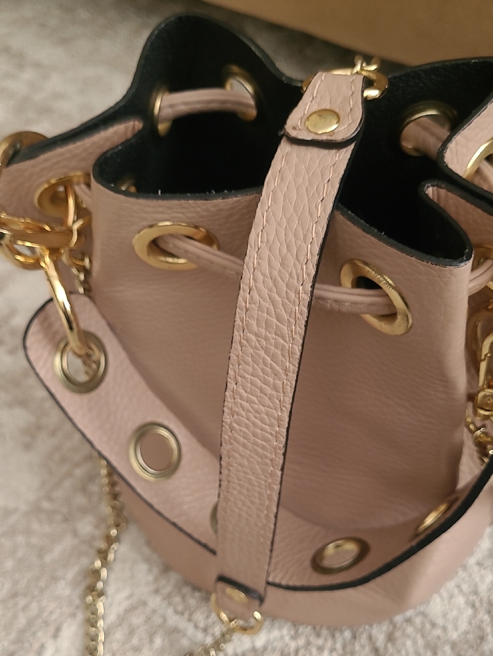 NWOT Beige Bucket Bag with Gold Hardware - Picture 13 of 16